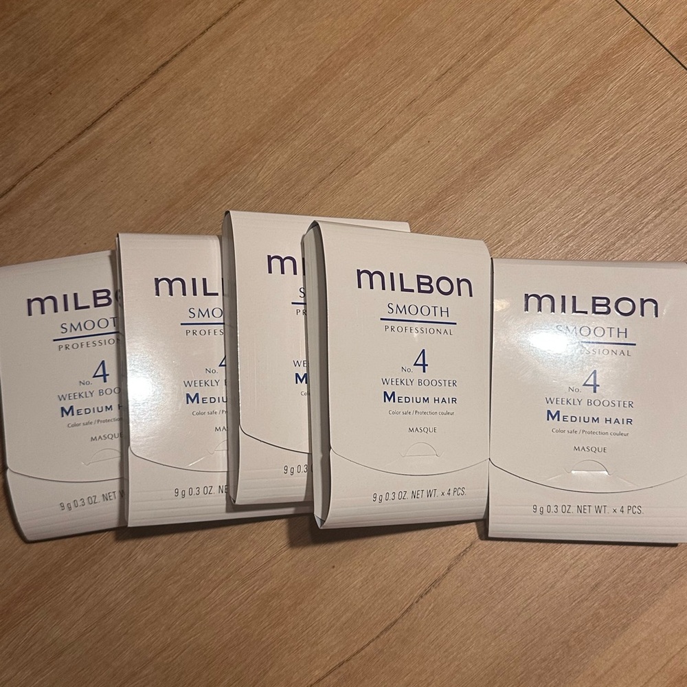 Milbon Smooth No.4 Weekly Booster Masque for Medium Hair - White